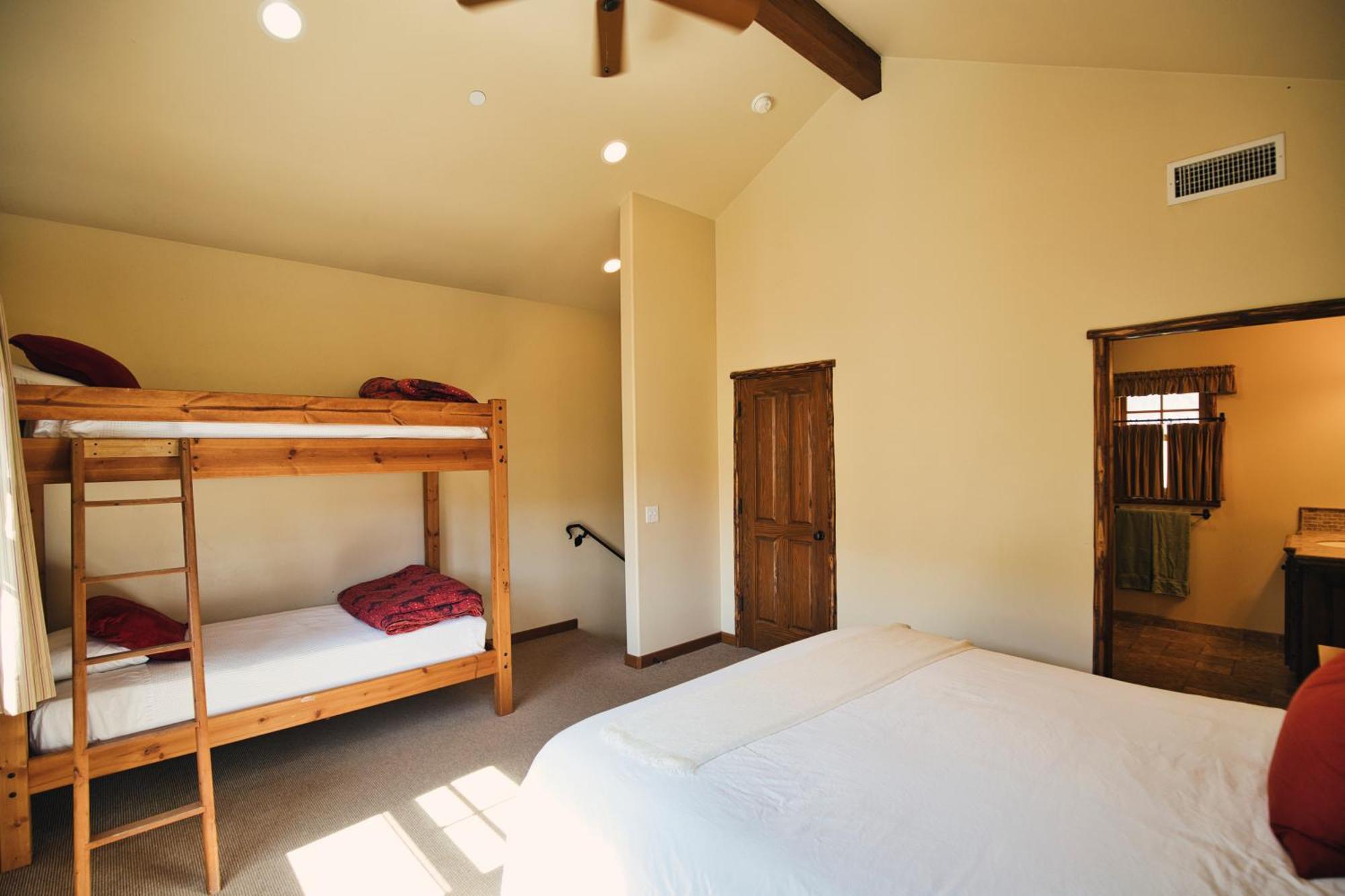 Circle Bar B Guest Ranch Hotel Capitan Ngoại thất bức ảnh